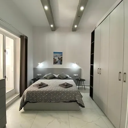 Seaside Apartment In Gzira Exterior photo