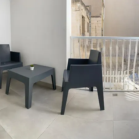 Seaside Apartment In Gzira Exterior photo
