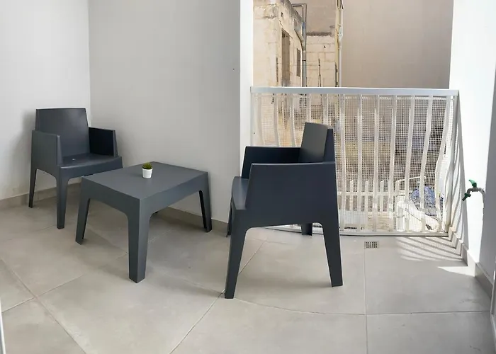 Seaside Apartment In Gzira